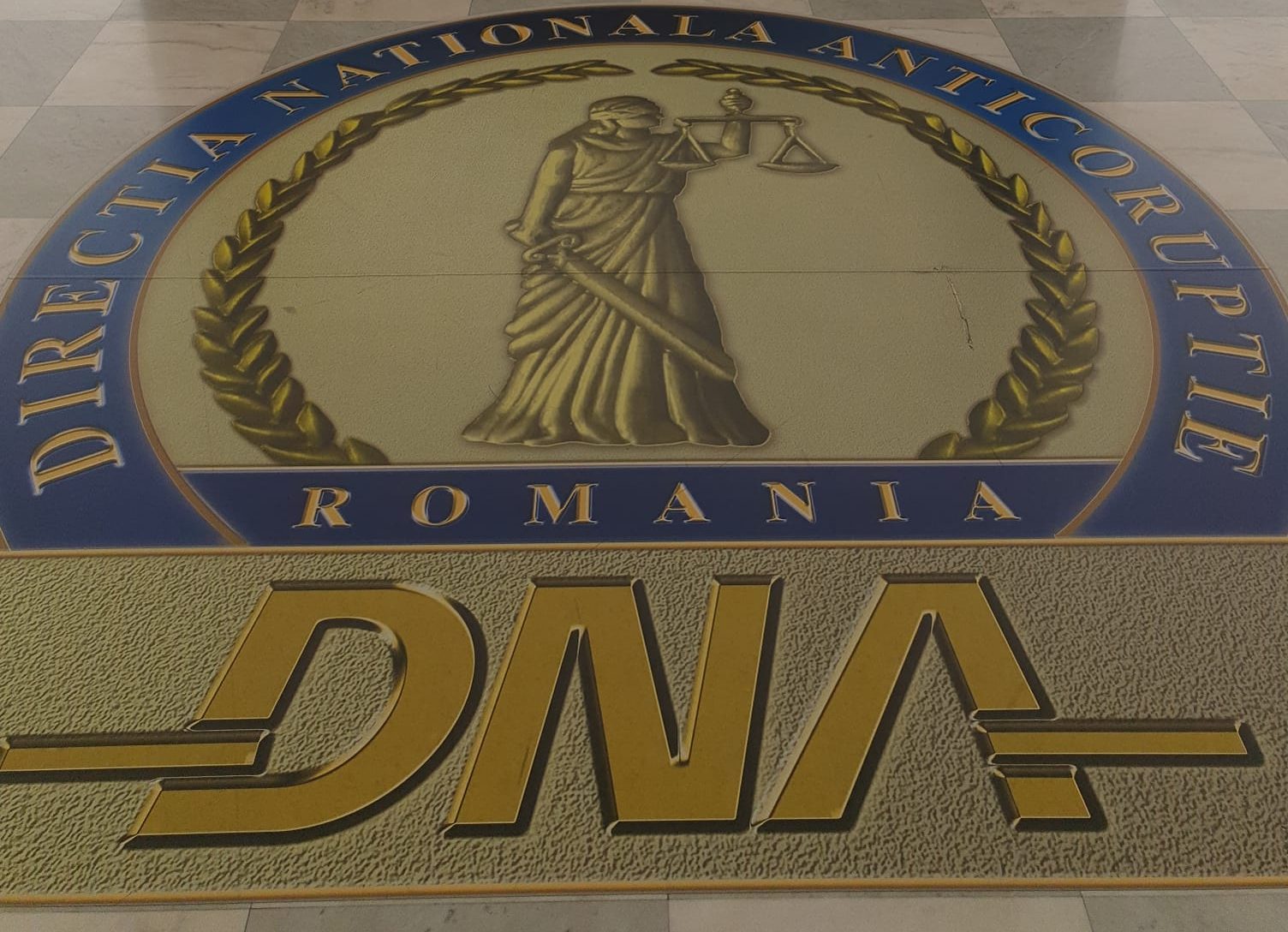 DNA: Fost director DSP Brașov, trimis în judecată pentru divulgarea controalelor sanitare și obținerea de foloase necuvenite