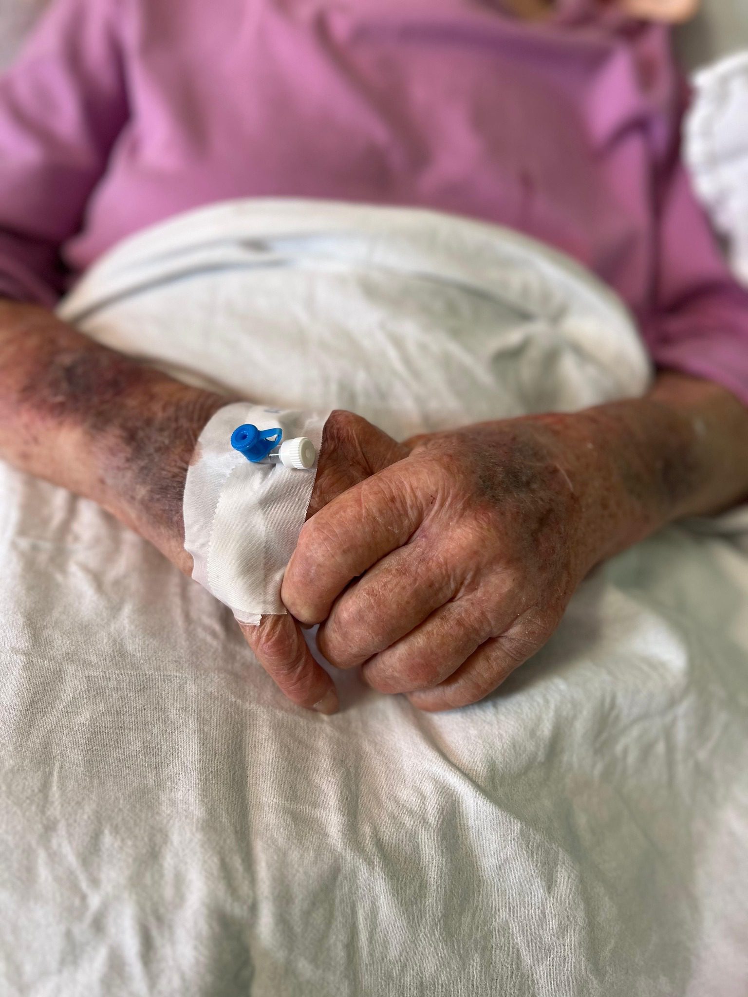 Spitalul de Urgență Miercurea Ciuc: Pacientă de 100 de ani externată după tratament complex pentru insuficiență cardiacă și pneumonie