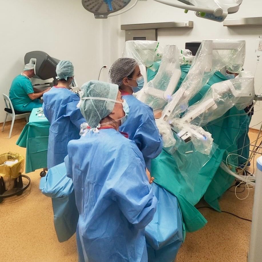Premieră națională în chirurgia pediatrică: Spitalul Sf. Constantin realizează prima esofagomiotomie Heller robotică la un copil