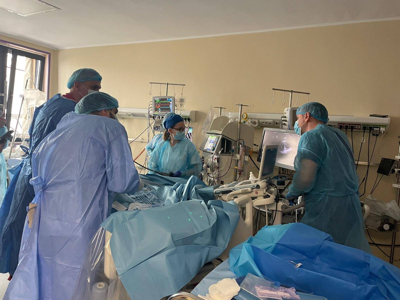 Pacient aflat în stare critică salvat la Spitalul Județean Bistrița cu ajutorul plămânului artificial ECMO