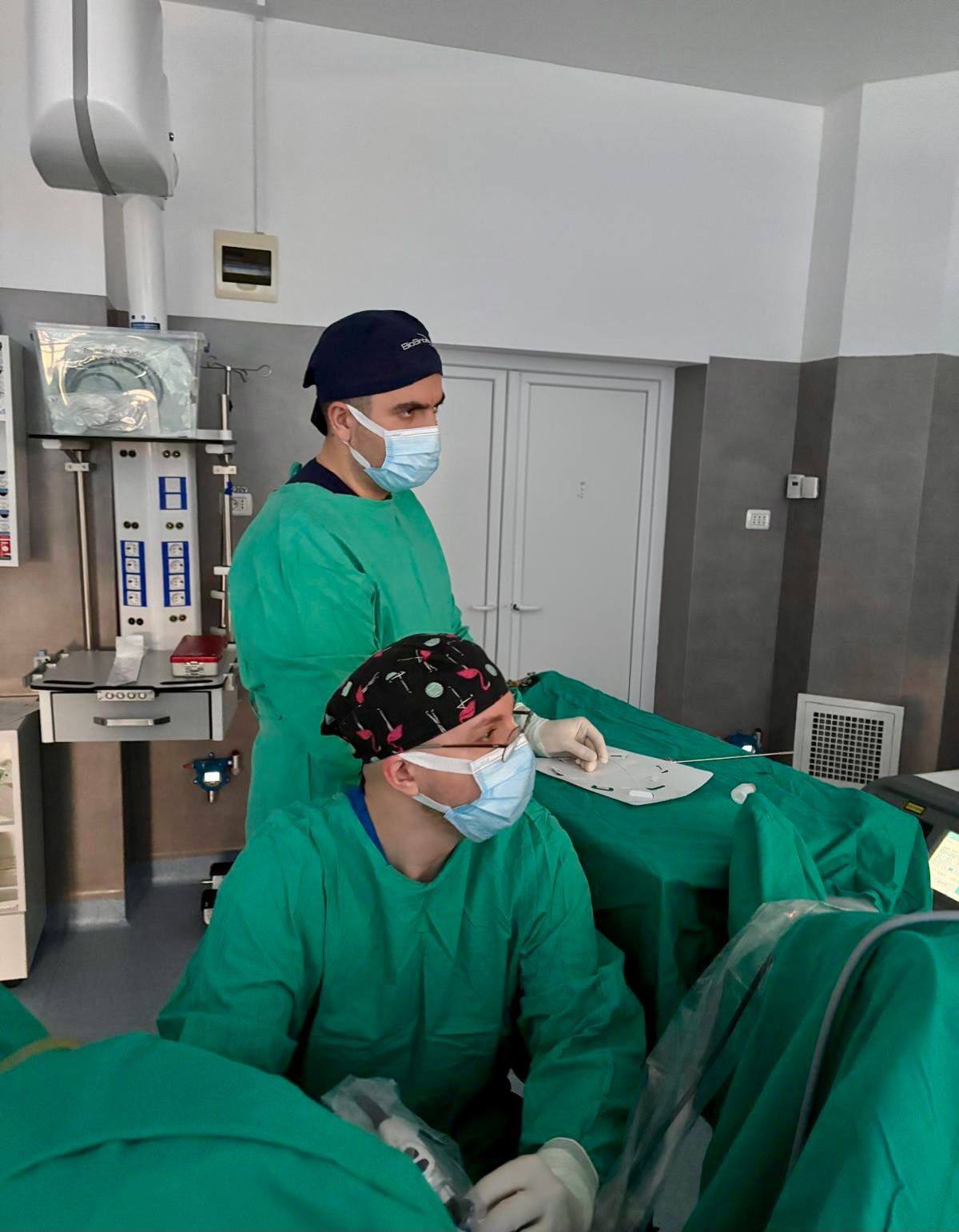 Premieră medicală la Spitalul „Prof. Dr. Eduard Apetrei” Buhuși: Prima intervenție de litotriție laser realizată cu succes