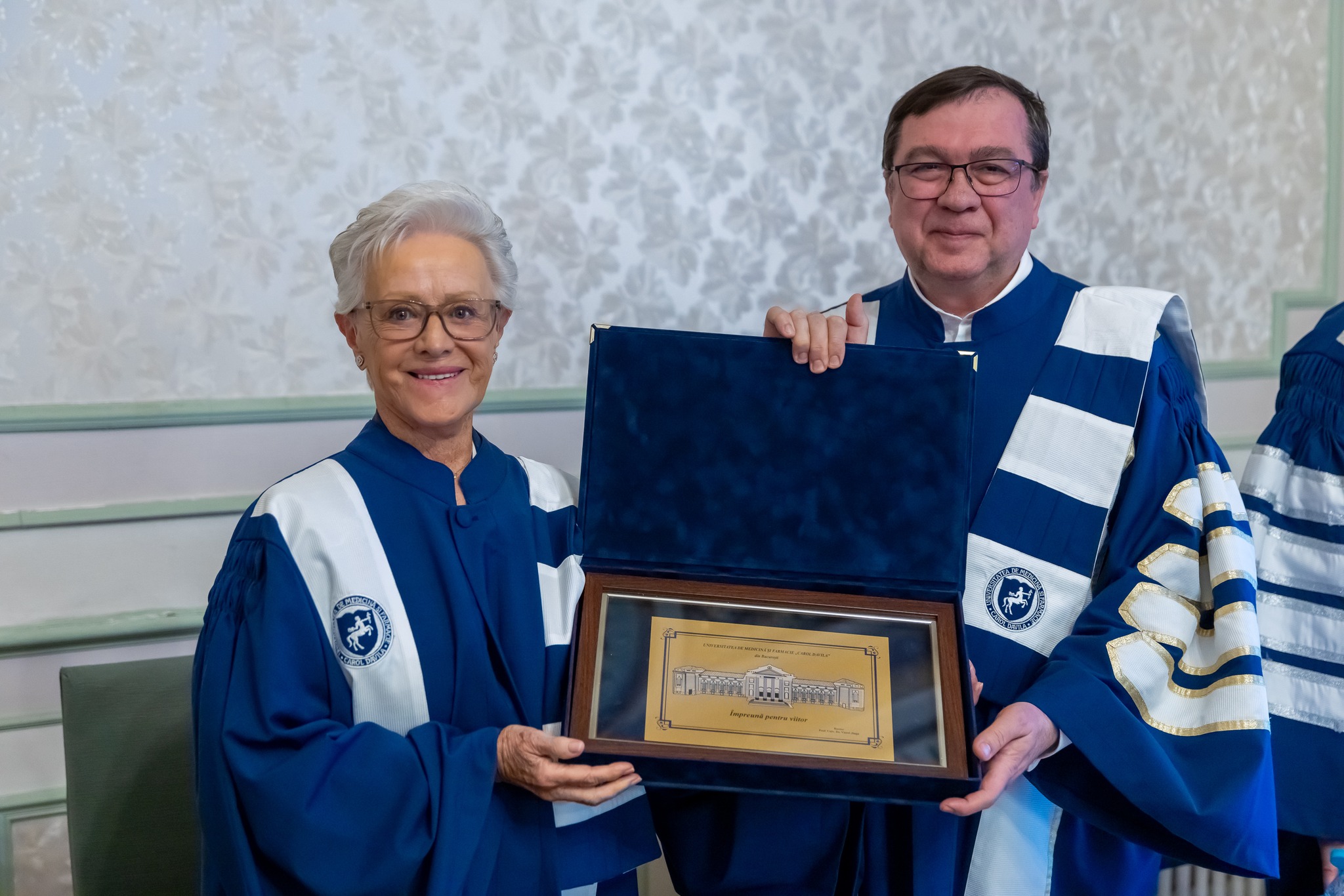 UMF „Carol Davila” i-a acordat titlul de Doctor Honoris Causa Principesei Muna Al-Hussein a Iordaniei, pentru contribuțiile în domeniul sănătății
