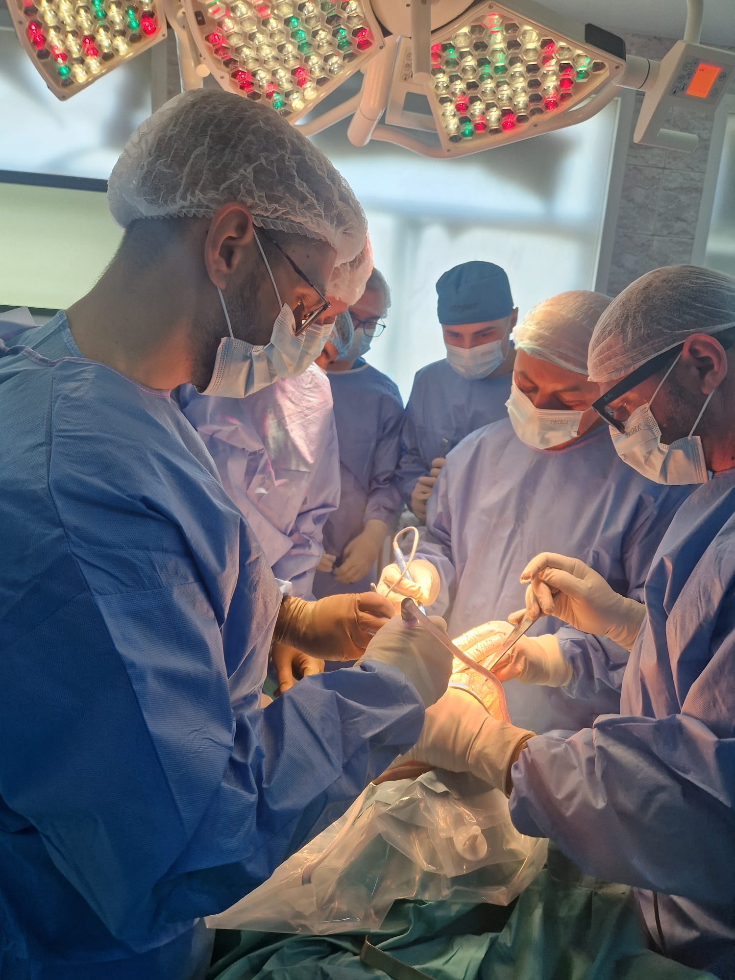 Premieră medicală la SJU Buzău: Două intervenții chirurgicale de artroplastie totală de genunchi realizate cu succes