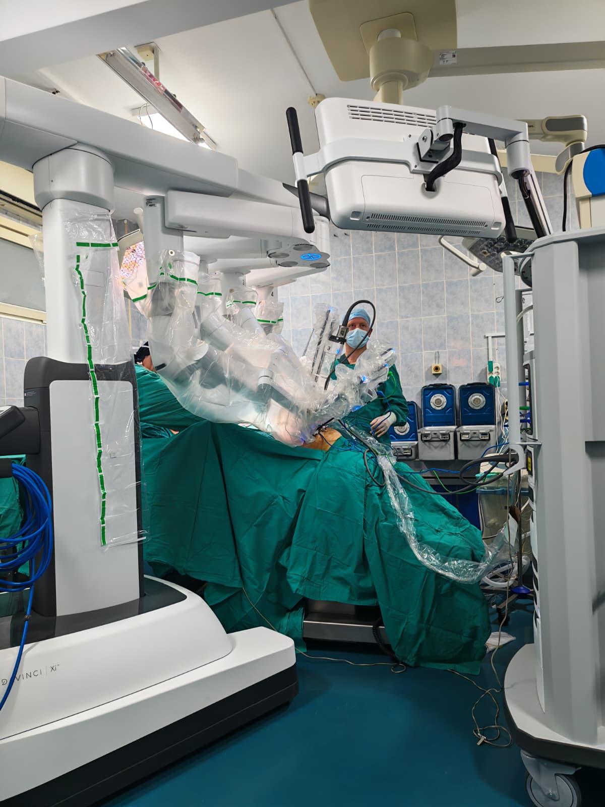 Premieră medicală la Cluj-Napoca: Intervenție robotică realizată pentru prima dată la Institutul Oncologic