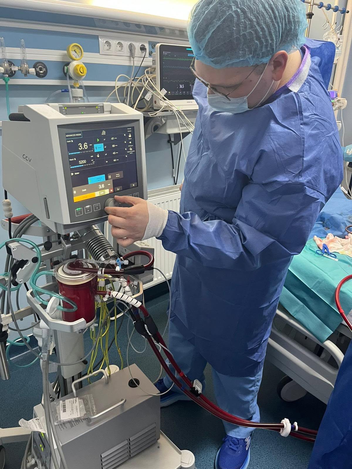Caz critic de sindrom de detresă respiratorie acută severă tratat cu succes prin terapie ECMO la SJU „Dr. Constantin Opriș” Baia Mare