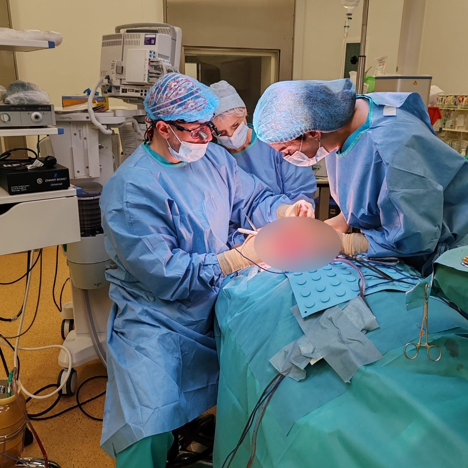 Spitalul „Sf. Constantin”: Intervenție complexă de chirurgie parotidiană prin abord facelift, cu reconstrucție facială și protejarea structurilor nervoase