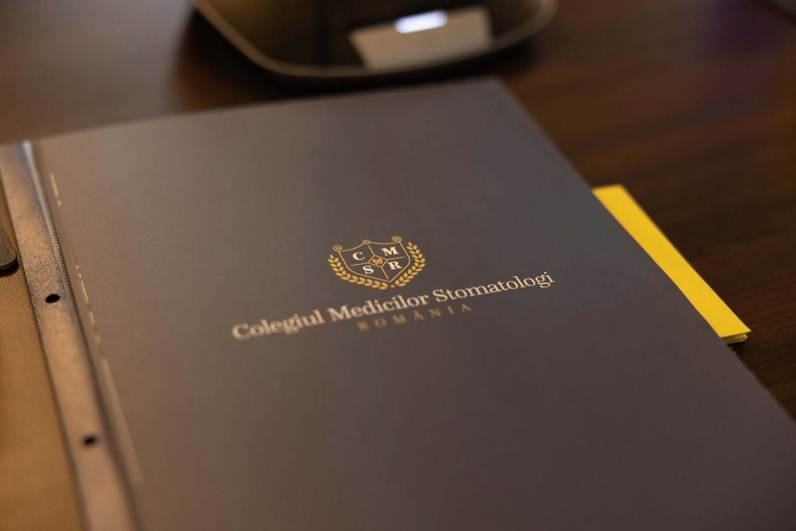 CMSR: Examinarea orală realizată de medicii stomatologi este un act profesional și trebuie să respecte cadrul legal și deontologic aplicabil