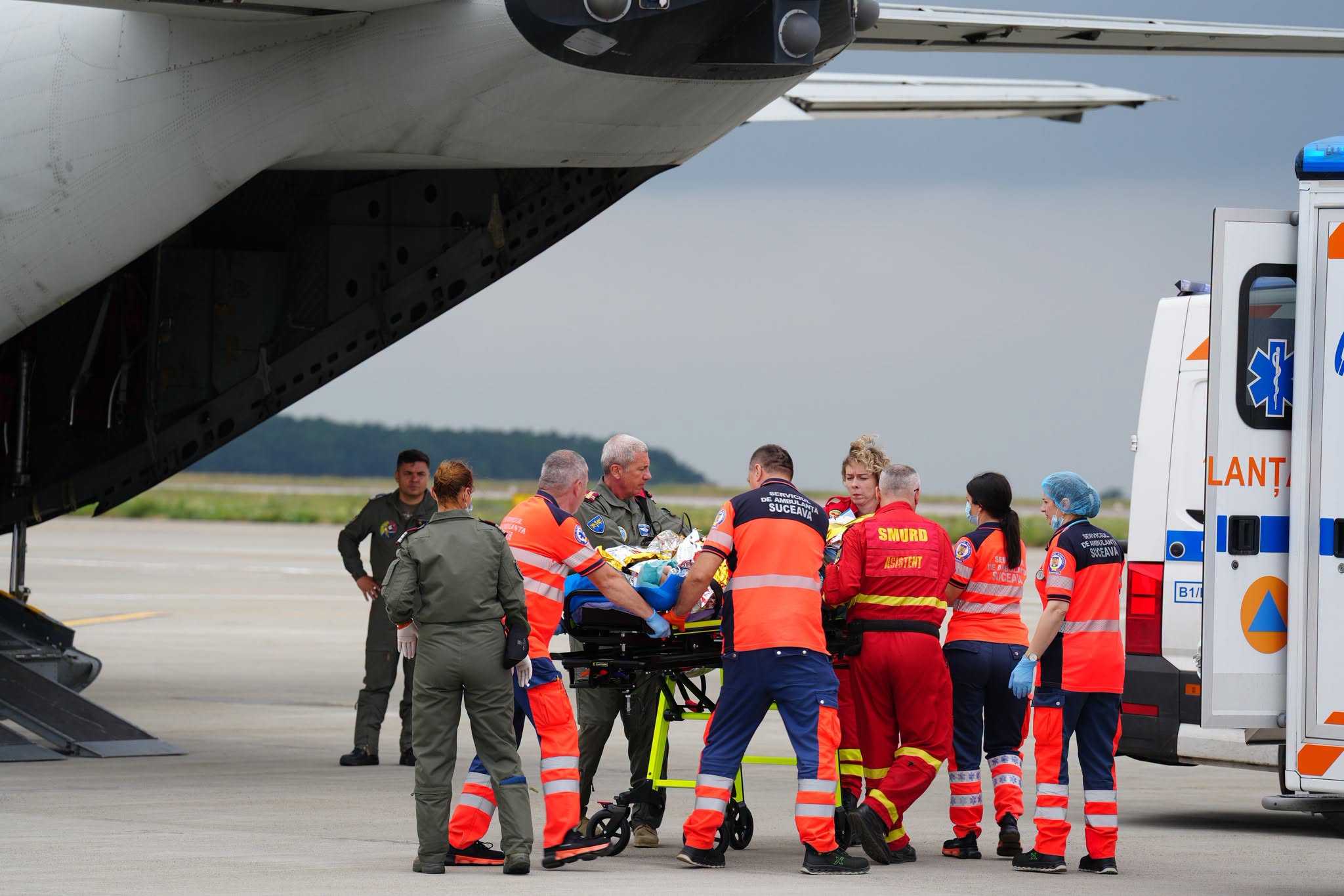 DSU: Pacient cu arsuri pe 52% din suprafața corporală, transferat cu o aeronavă militară în Belgia pentru tratament specializat
