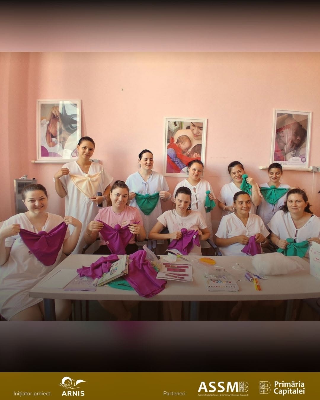 17 mame ale bebelușilor prematuri au creat „păpuși de alinare” în atelierele ASSMB și ARNIS