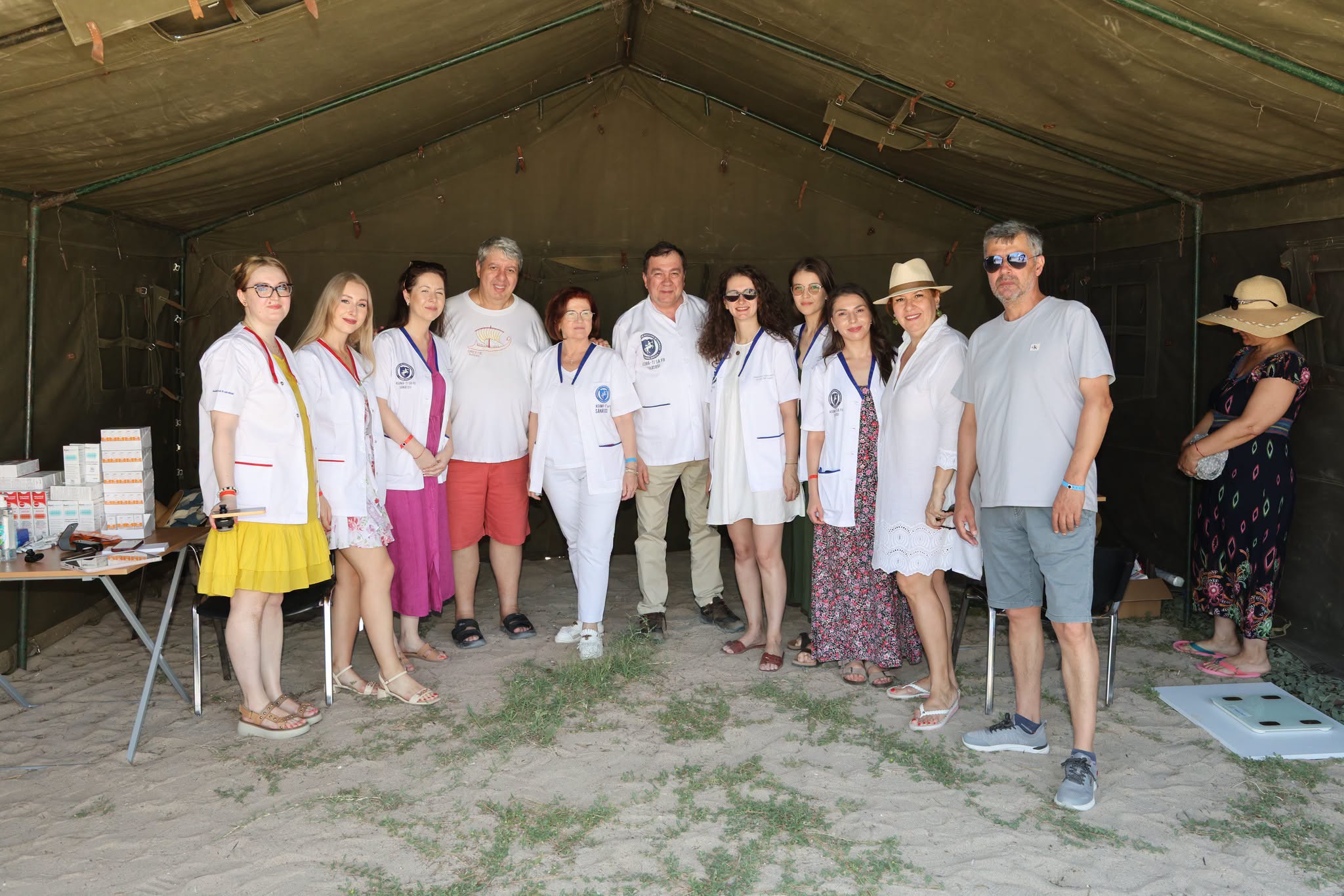 Peste 4.200 de consultații medicale oferite de medicii voluntari ai UMFCD, realizate pe litoral în cadrul campaniei „Asumă-ți să fii sănătos!”