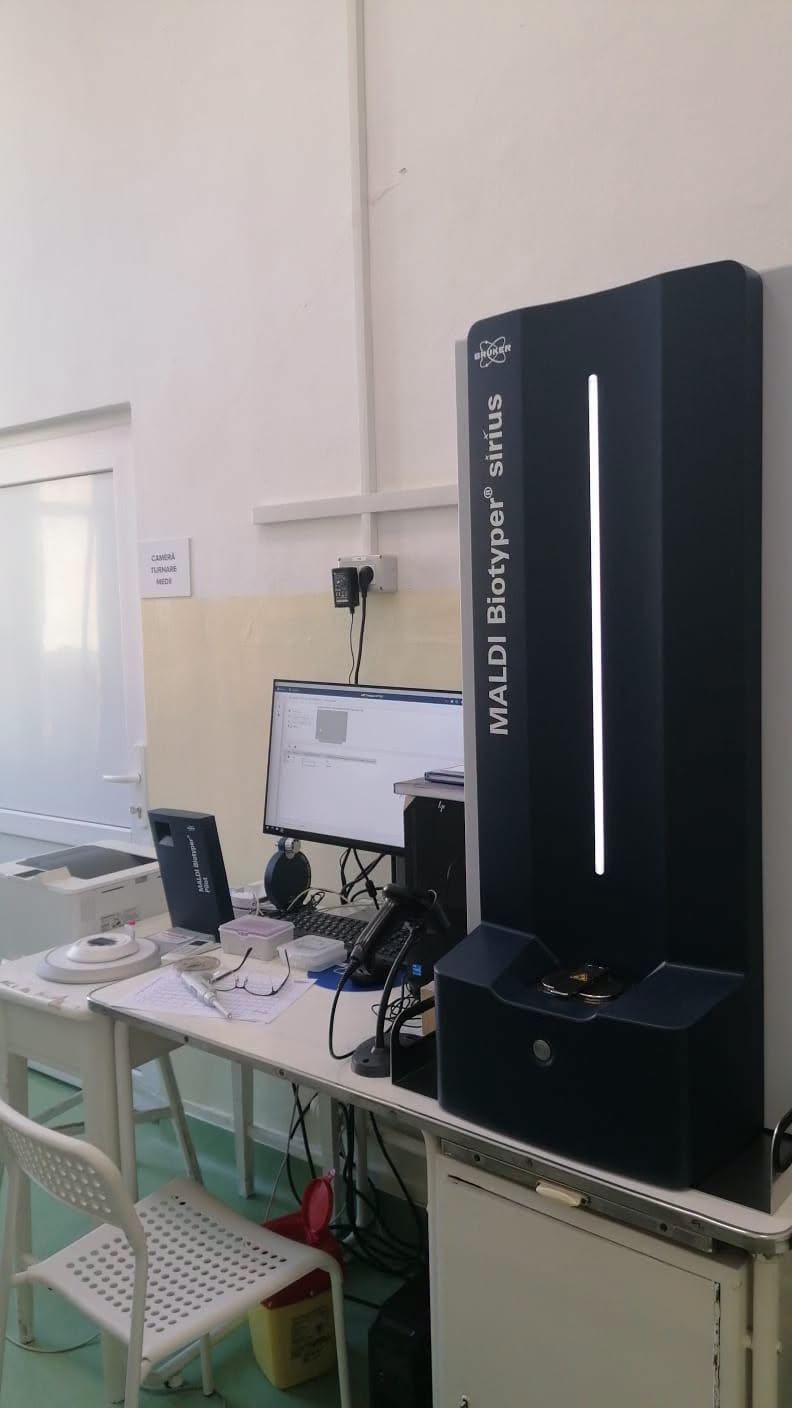 Diagnostic salvator în doar câteva minute pentru un pacient în stare critică la SJU Arad, cu ajutorul unui aparat performant achiziționat din fonduri europene