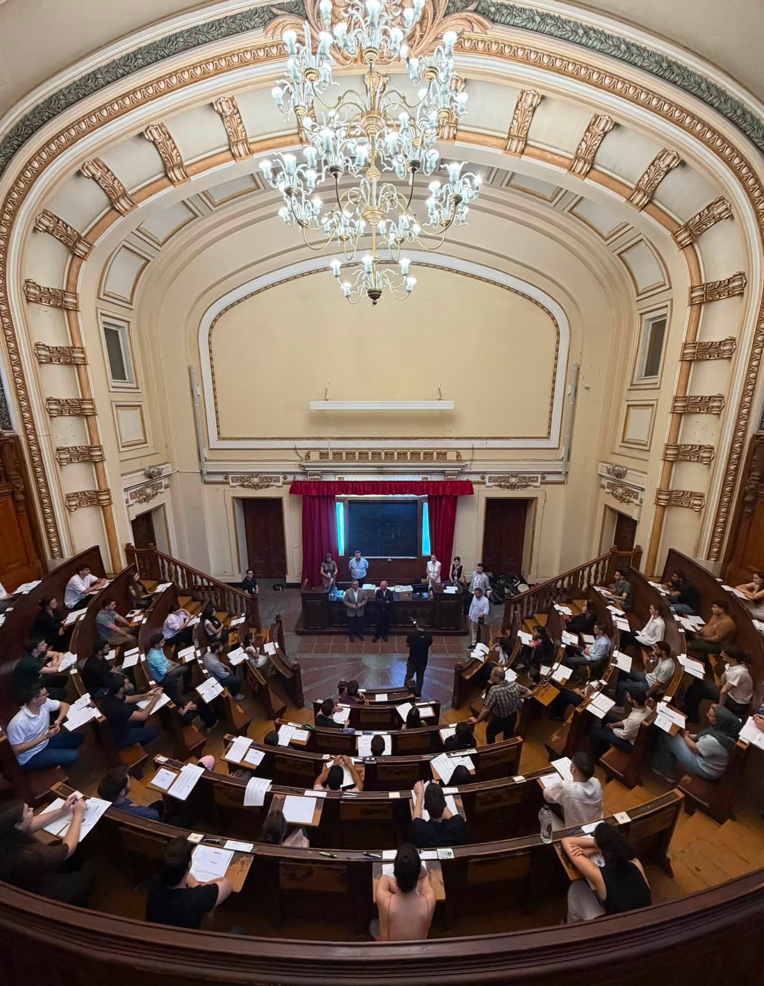 VIDEO Ce medic vrei să devii? Întrebarea adresată absolvenților promoției 2020-2026 a Facultății de Medicină din București