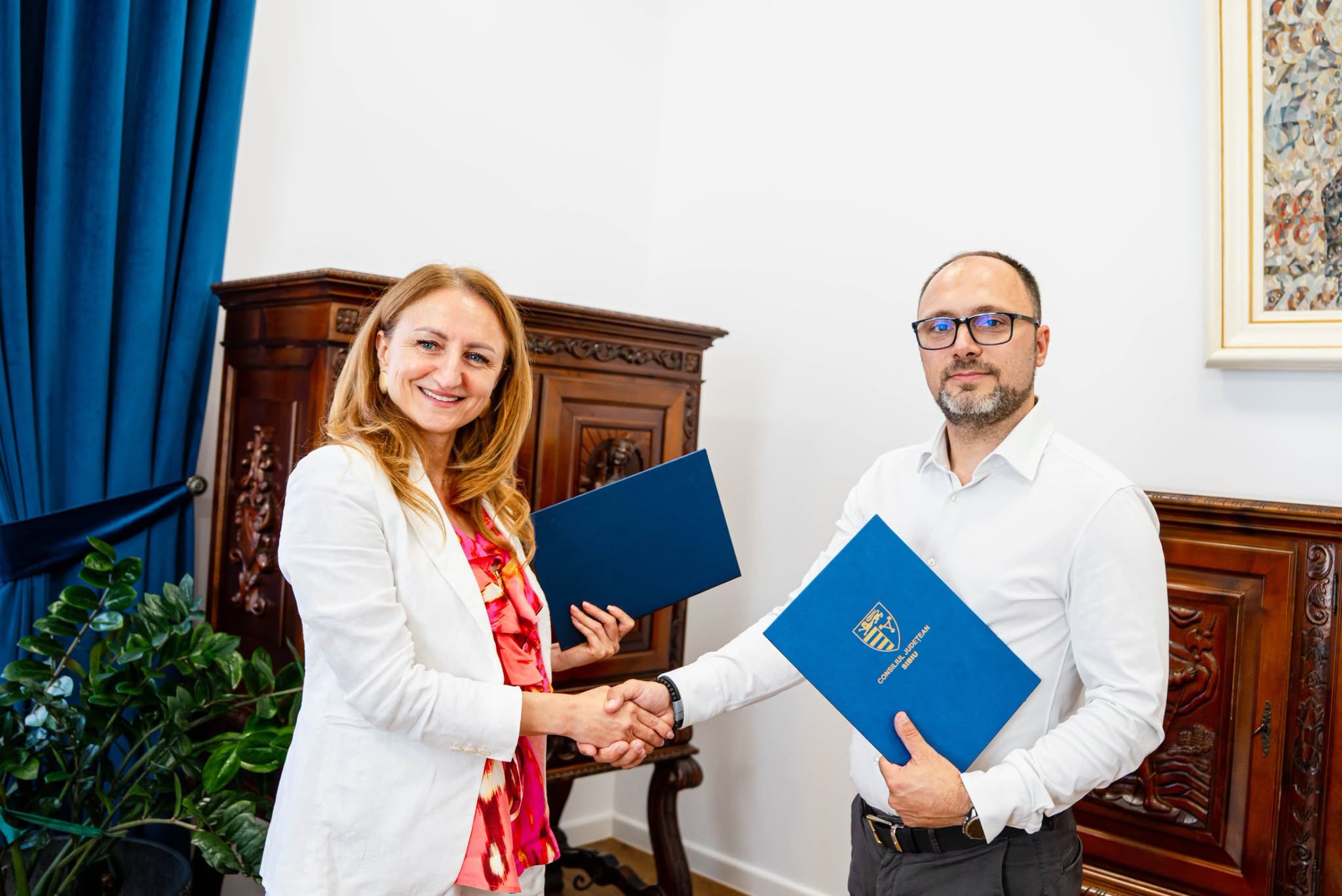 Daniela Cîmpean anunță semnarea contractului pentru modernizarea ultimei clădiri cu pacienți nereabilitate de la Spitalul Județean Sibiu