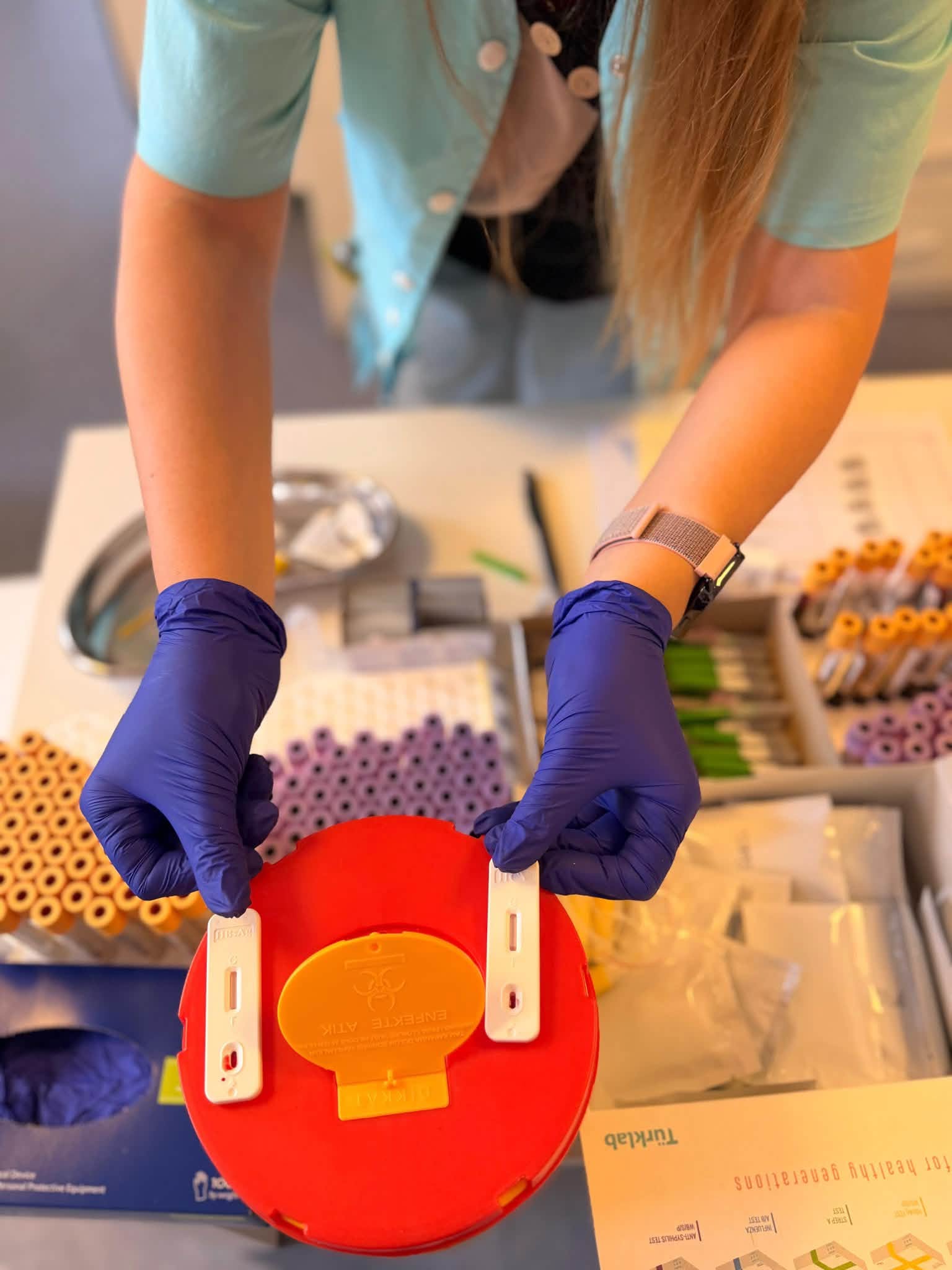 Peste 100 de persoane, testate gratuit pentru boli hepatice și cancer colorectal în Ilfov