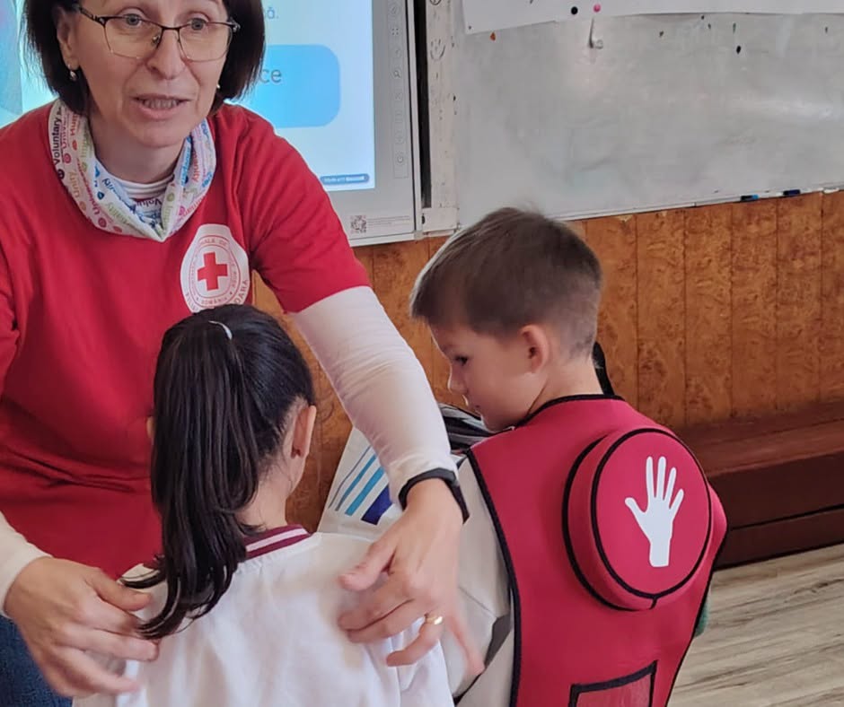 Crucea Roșie Română: Aproximativ 500 de elevi din Hunedoara participă la un proiect de educație pentru sănătate și prim ajutor