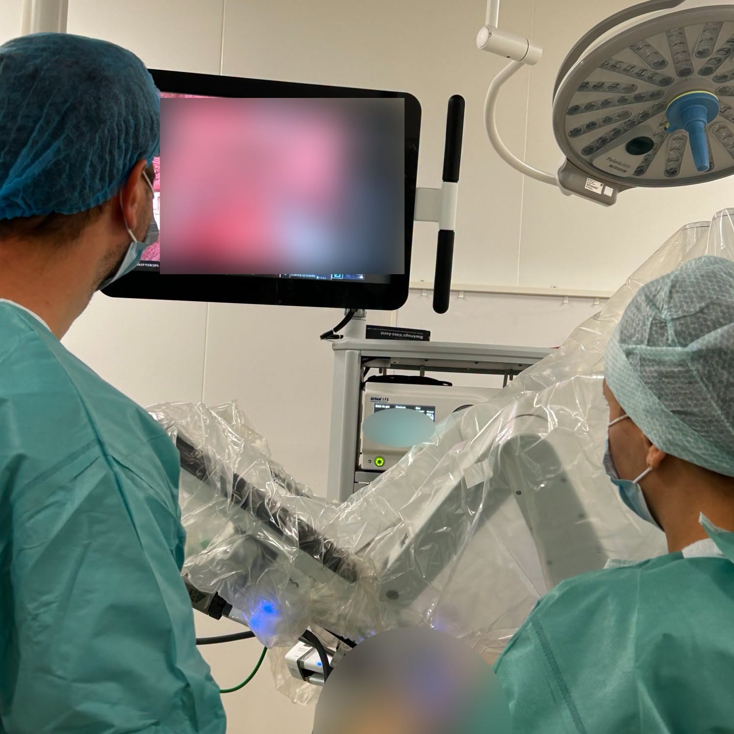 Spitalul Sf. Constantin a realizat prima intervenție de corectare a fistulei vezico-vaginală cu robotul da Vinci